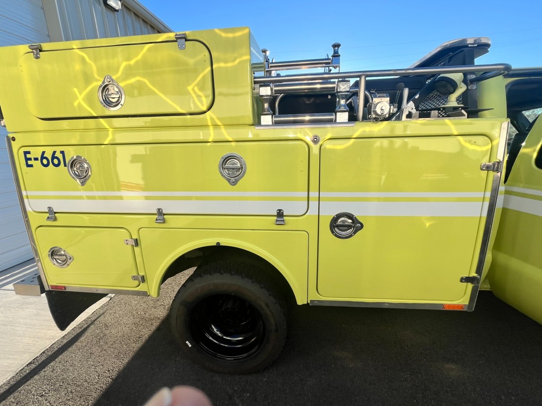 2011 Ford F550 - Image 2